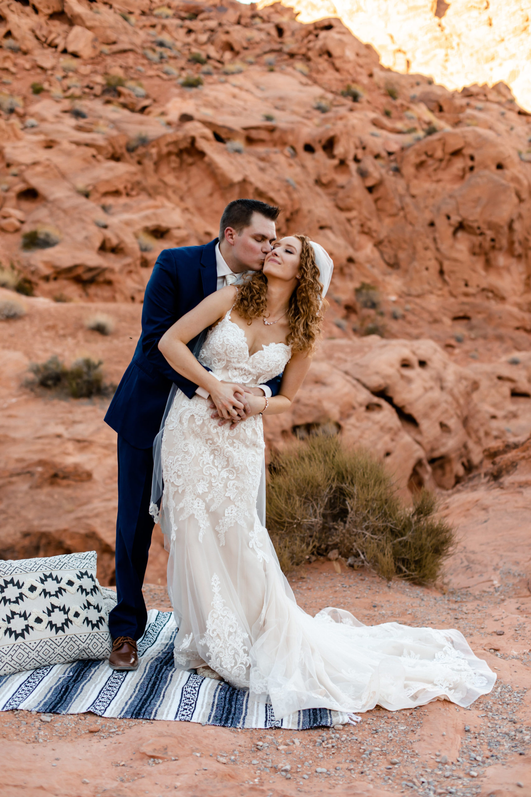 Valley of Fire Elopement | Las Vegas Elopement Photographer | Picnic at Valley of Fire