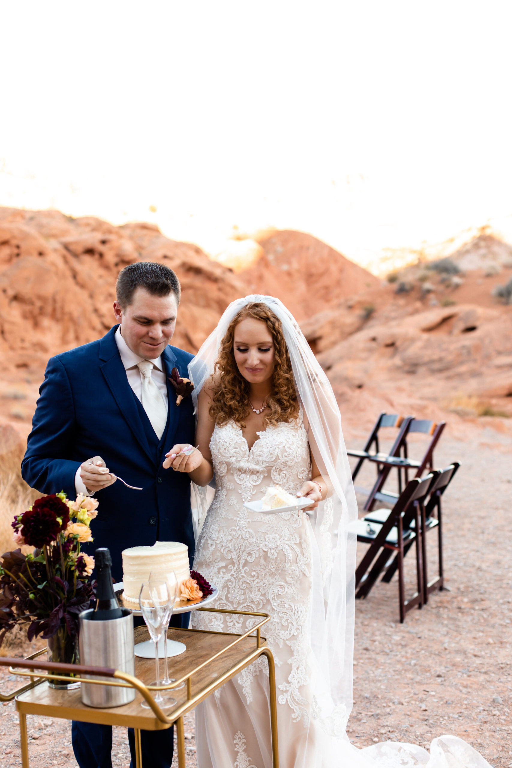 Valley of Fire Elopement | Las Vegas Elopement Photographer | Cake Cutting at Wedding