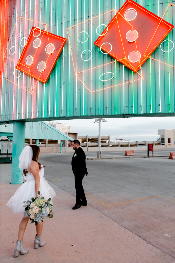 Neon signs and short tulle dress for this Vegas elopement